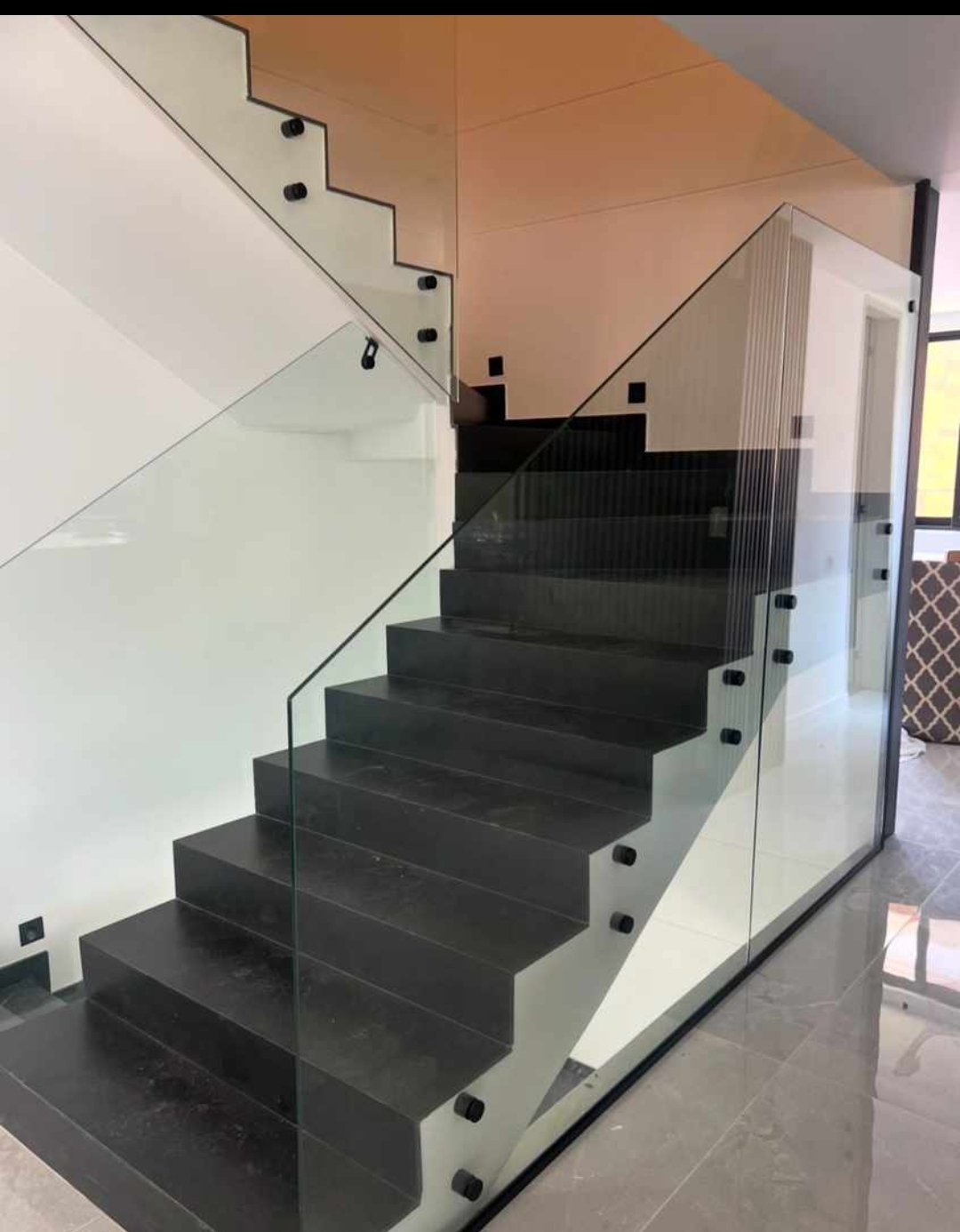Cerramiento de escaleras en vidrio - Vidrios Vimaca